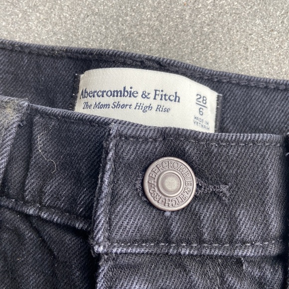 NWT Abercrombie & Fitch Black High Rise Mom Shorts - Picture 3 of 5